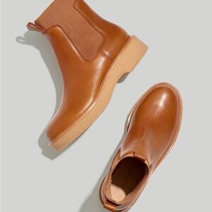 Madewell The Camryn Chelsea Boot in
Leather English Saddle Size 8